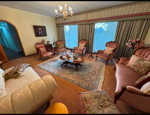 4 BEDROOM FREESTANDING FOR SALE IN GLEN MARAIS